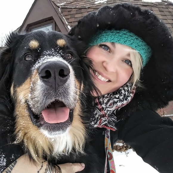 Meet your Posher, Melissa - Picture 1 of 2